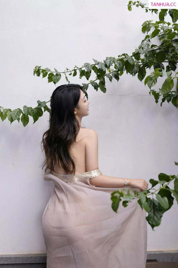 唐安琪  [XiuRen]高清写真图 2025.08.04 No.10619 唐安琪 浅色薄纱第61张图片